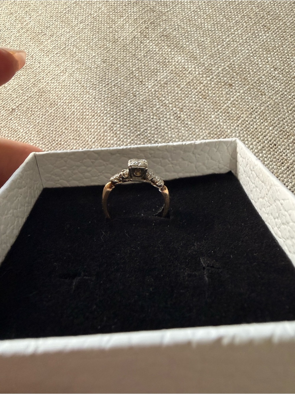 Vintage 14k gold  diamond engagement ring, beautiful - Picture 2 of 10